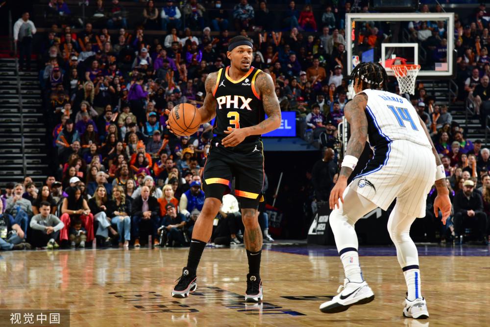 它背后有更 它背后有更