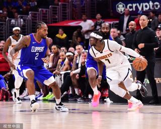 上演了一场 上演了一场